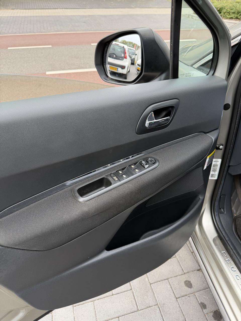 Peugeot 3008 automaat bouwjaar 2010
