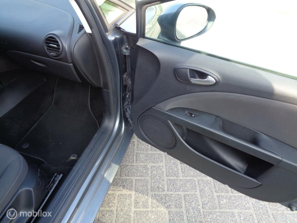 Seat Leon 1.2 tsi ecomotive copa/airco/lm velgen/trekhaak/nieuwe ketting!
