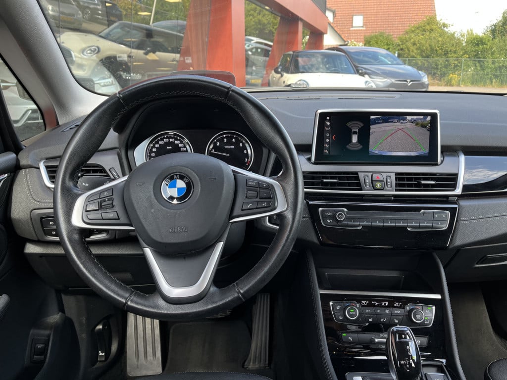 BMW 2-serie active tourer 220i high executive | head-up | navi | camera | l