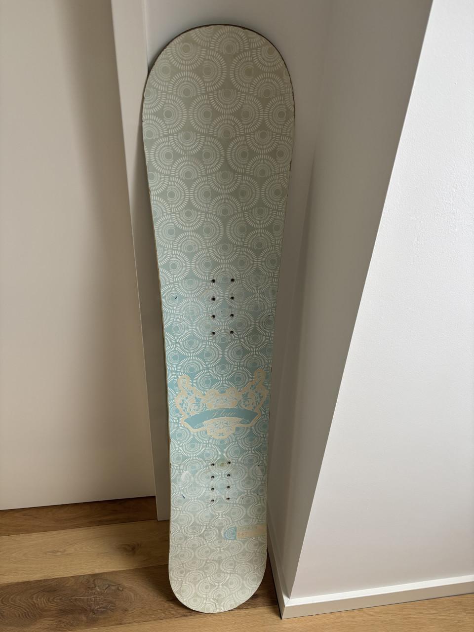 Snowboard set voor vrouwen: Snowboard Flow Venus 147 cm, boots Northwave 41