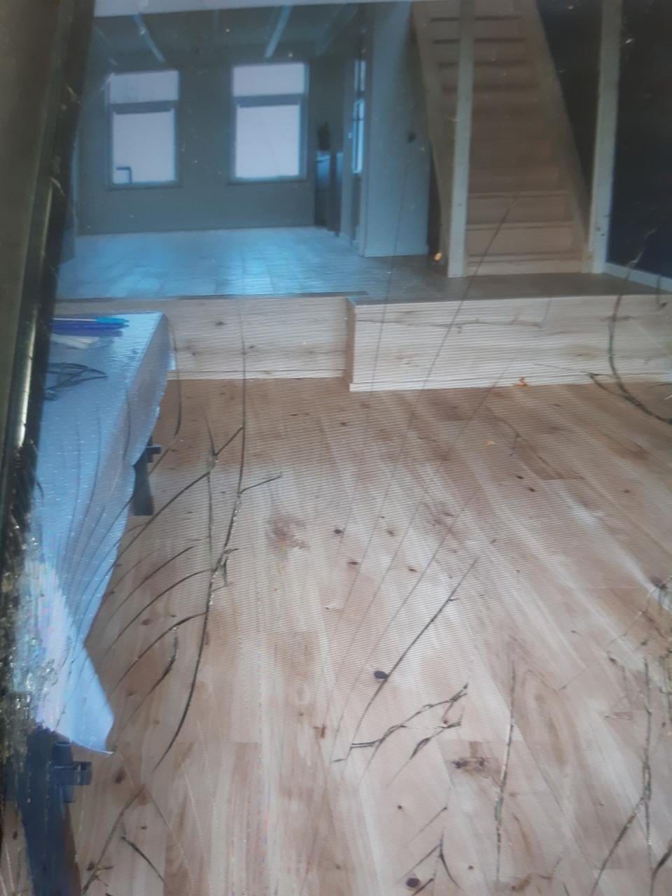 Vloerenleggen- schilder of timmerwerk
