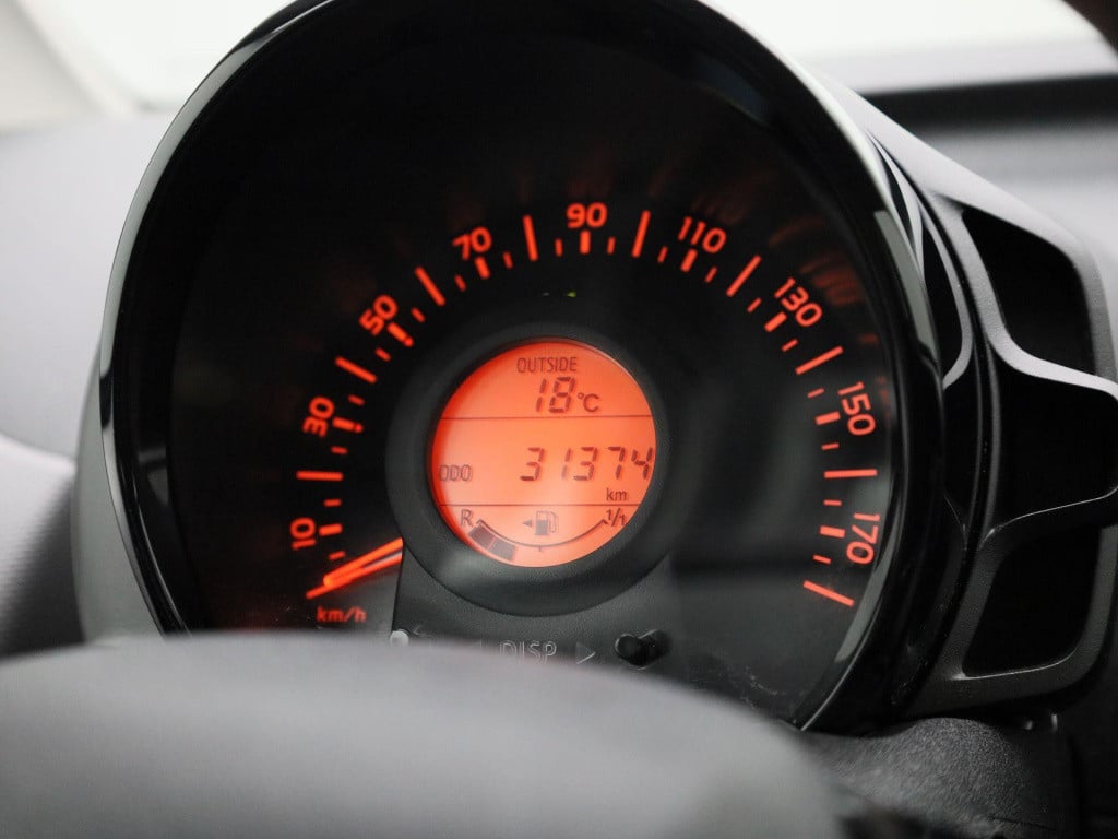 Peugeot 108 1.0 e-vti active | airco | bluetooth | lage km stand
