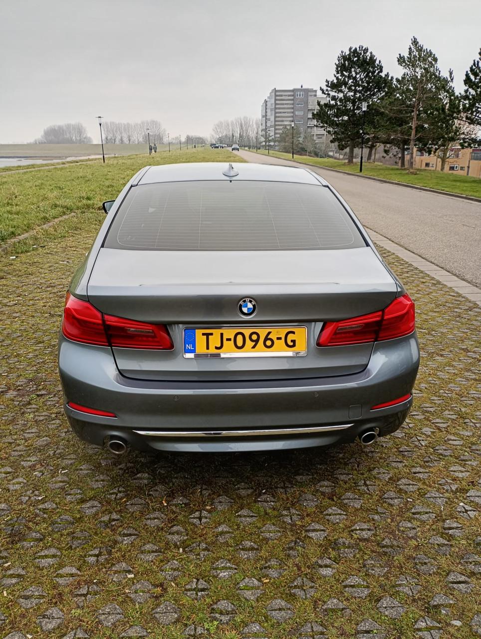 BMW 520i Business Edition | Leder | Trekhaak | APK 11-2026