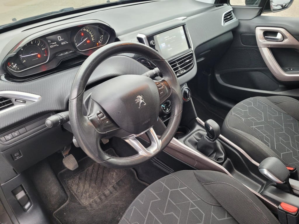 Peugeot 2008 1.2 puretech urban cross