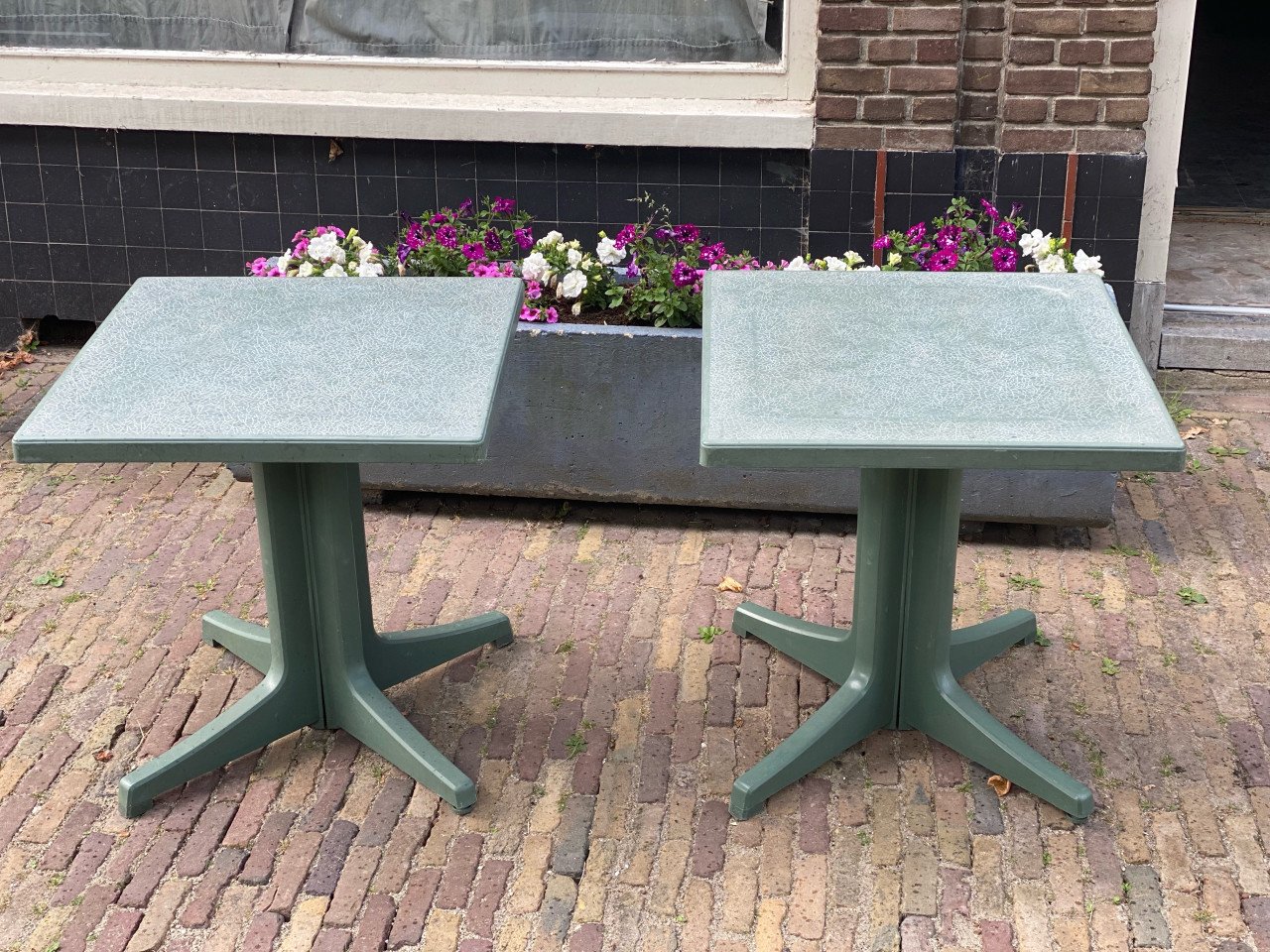 Vierkante Tuin - terras tafels.