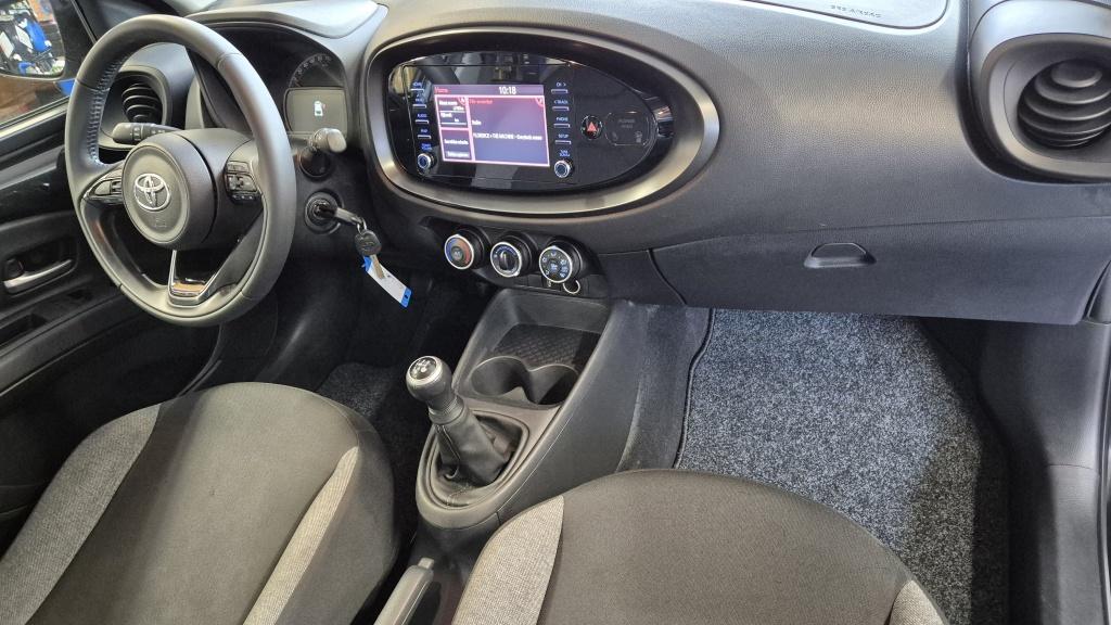 Toyota Aygo x 1.0 vvt-i mt play | camera | lane assist | acc | 17 inch | ai