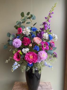 Prachtige hoge vaas nieuwe kunstbloemen