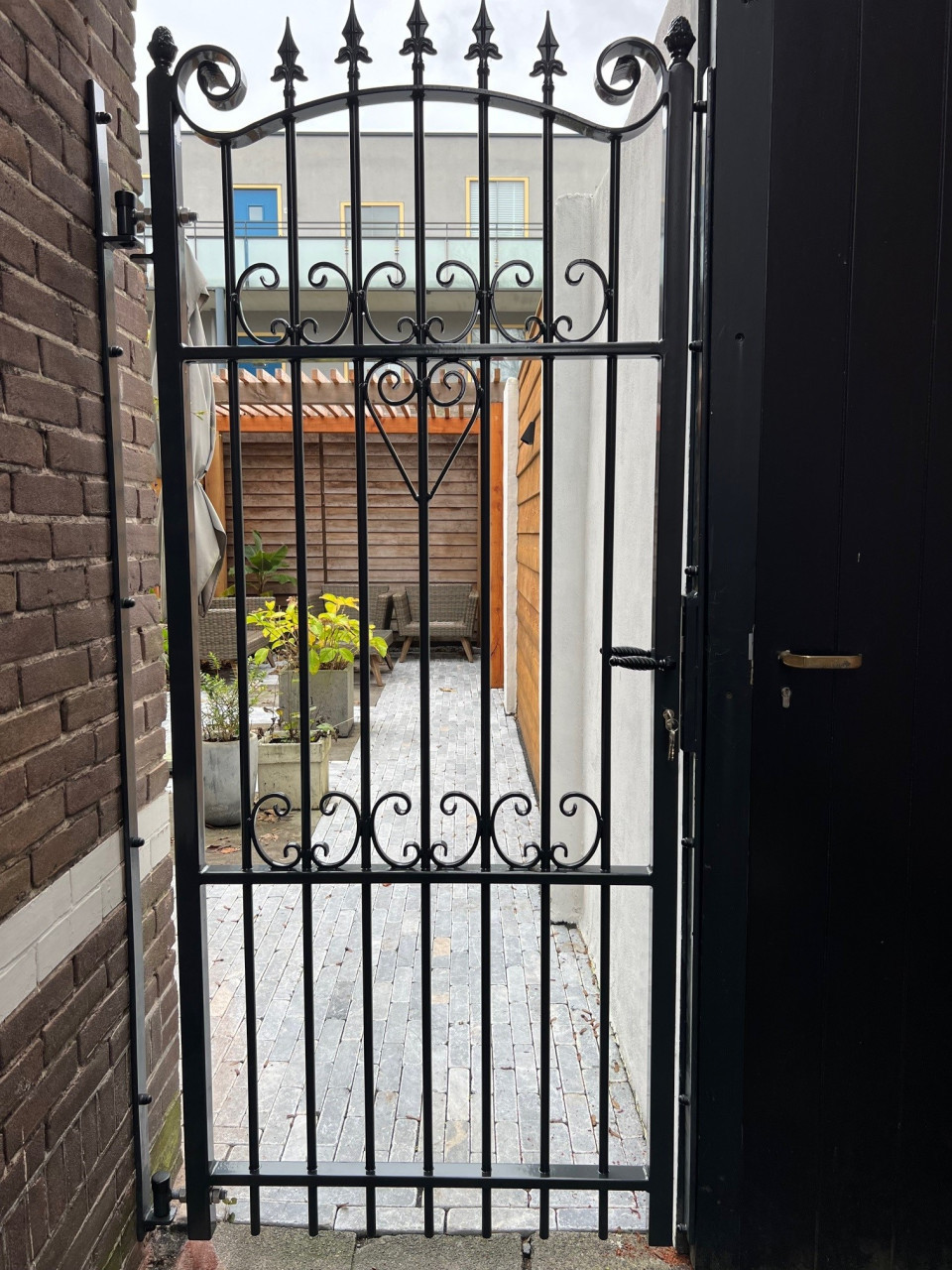Te Koop alle soorten en maten Hekwerk en Inrijpoorten / Tuinpoorten.