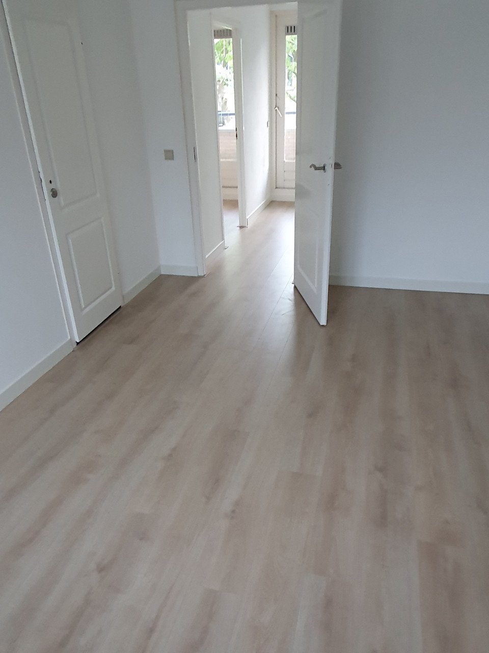 Laminaat of pvc laten leggen? (ook andere klussen)