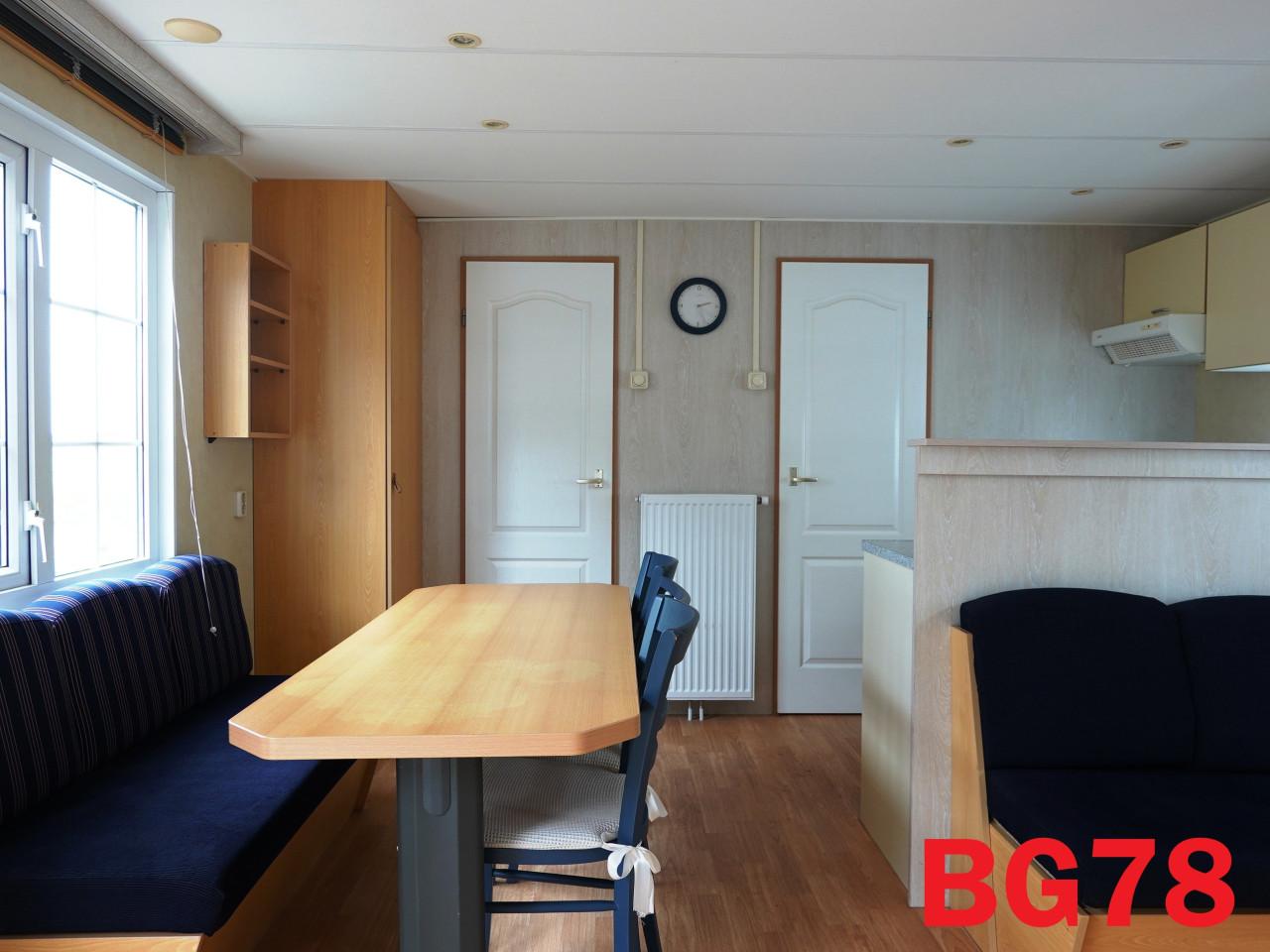 Prima chalet met 3 slk, dubbel glas, CV en middenkamer te koop