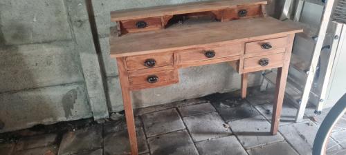 Bureautje van hardhout