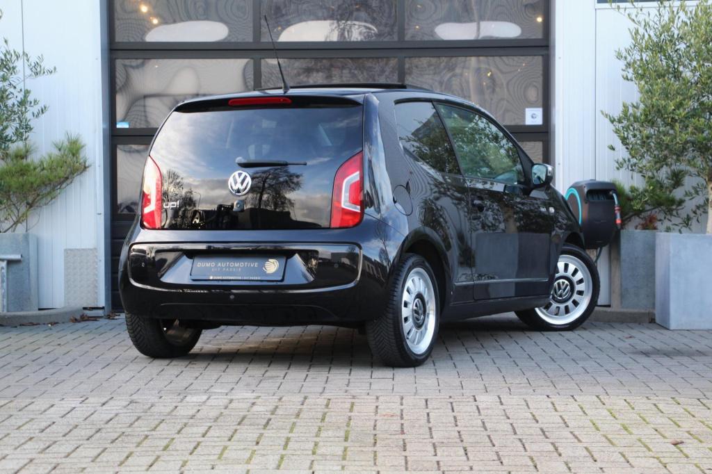 Volkswagen UP! 1.0 black-edition - panoramadak - leer - leder - cruise cont