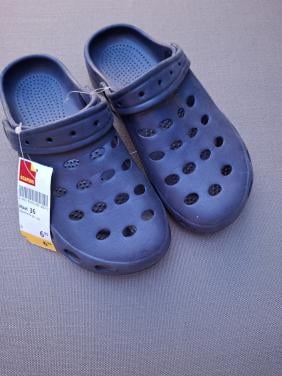 Plastic schoentjes/klompjes blauw mt 36, nieuw