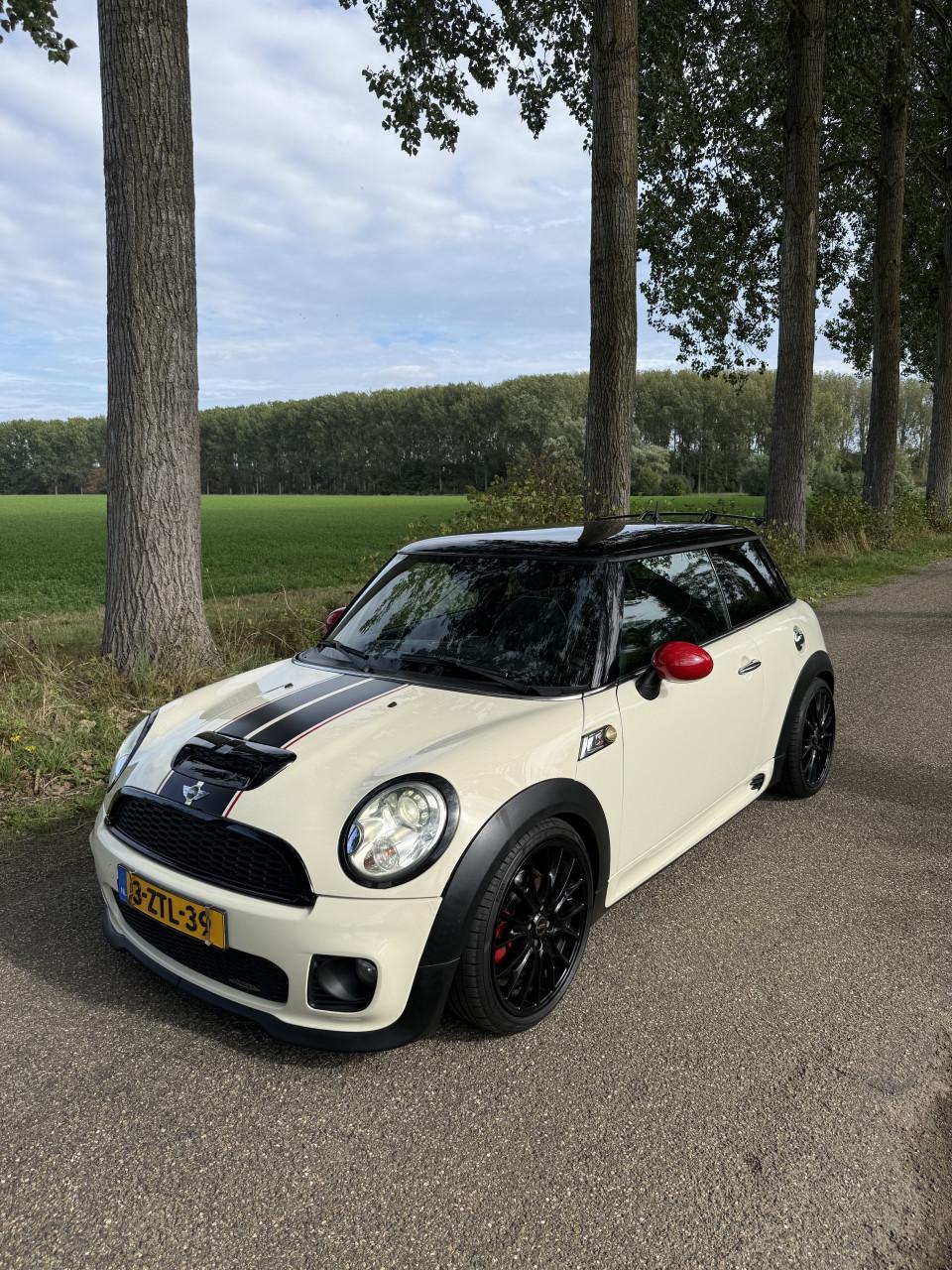Mini Cooper S John Cooper Works | 2008 | 168.912 km | Hybrid turbo