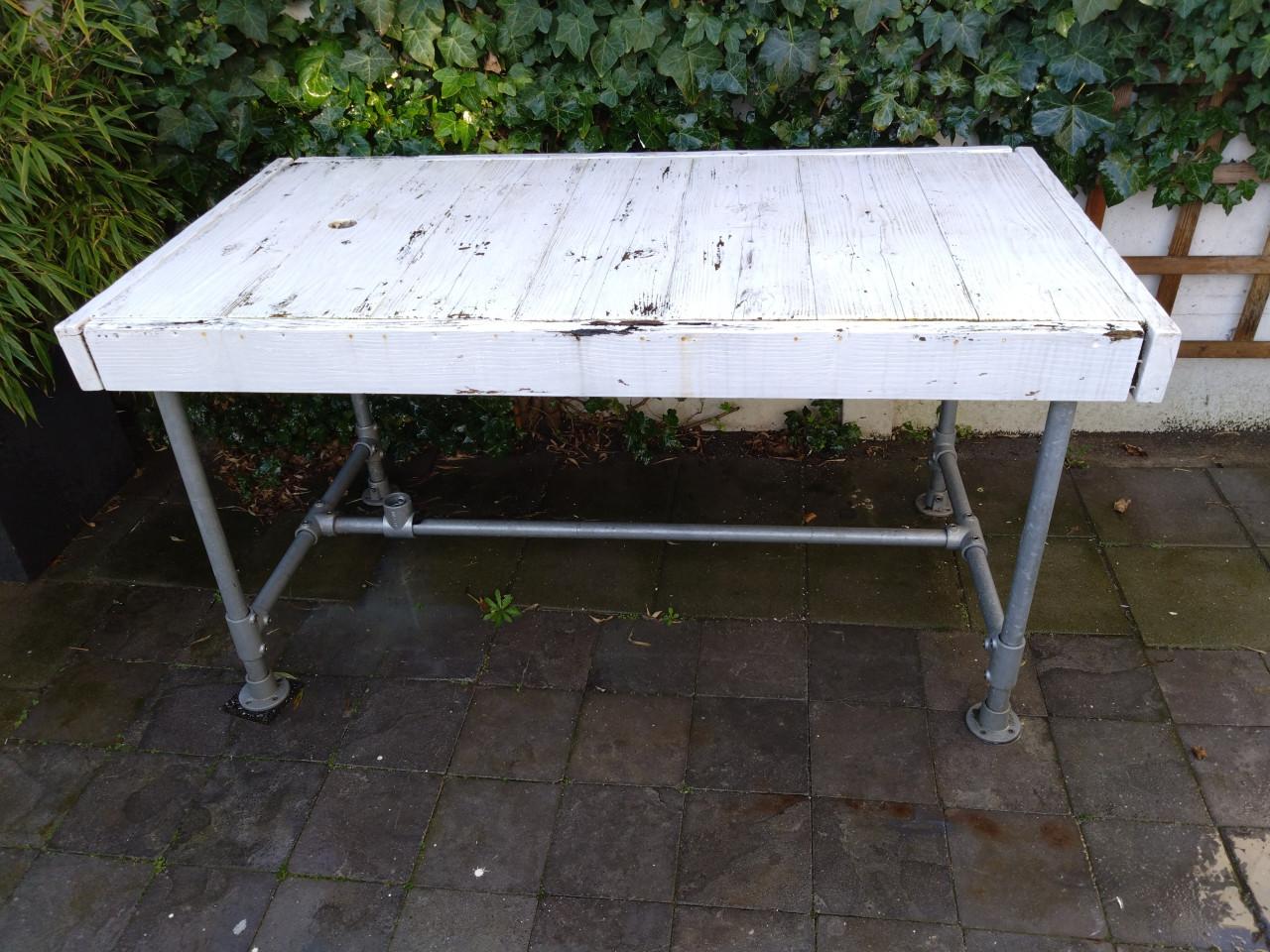 Tuinttafel werktafel steigerhout steigerbuis