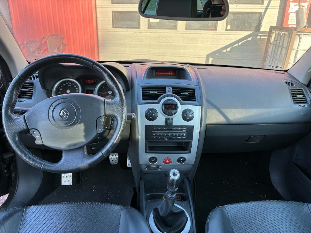 Renault Megane coupé-cabriolet 2.0-16v priv.luxe