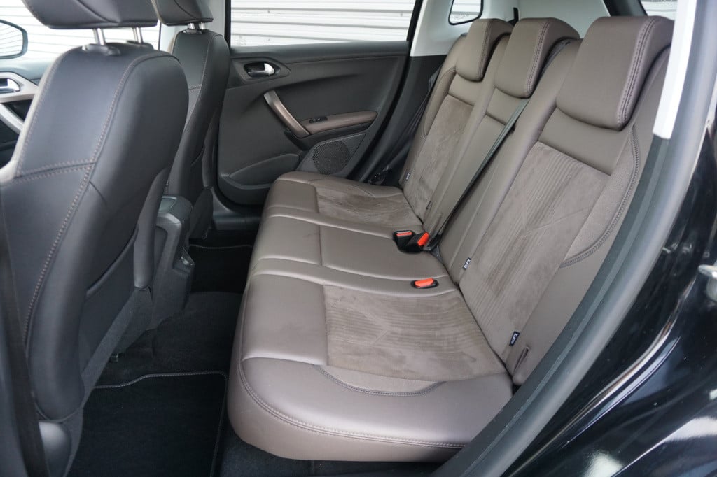 Peugeot 2008 1.6 vti féline airco / navi / cruise / pano / leder / parkeers