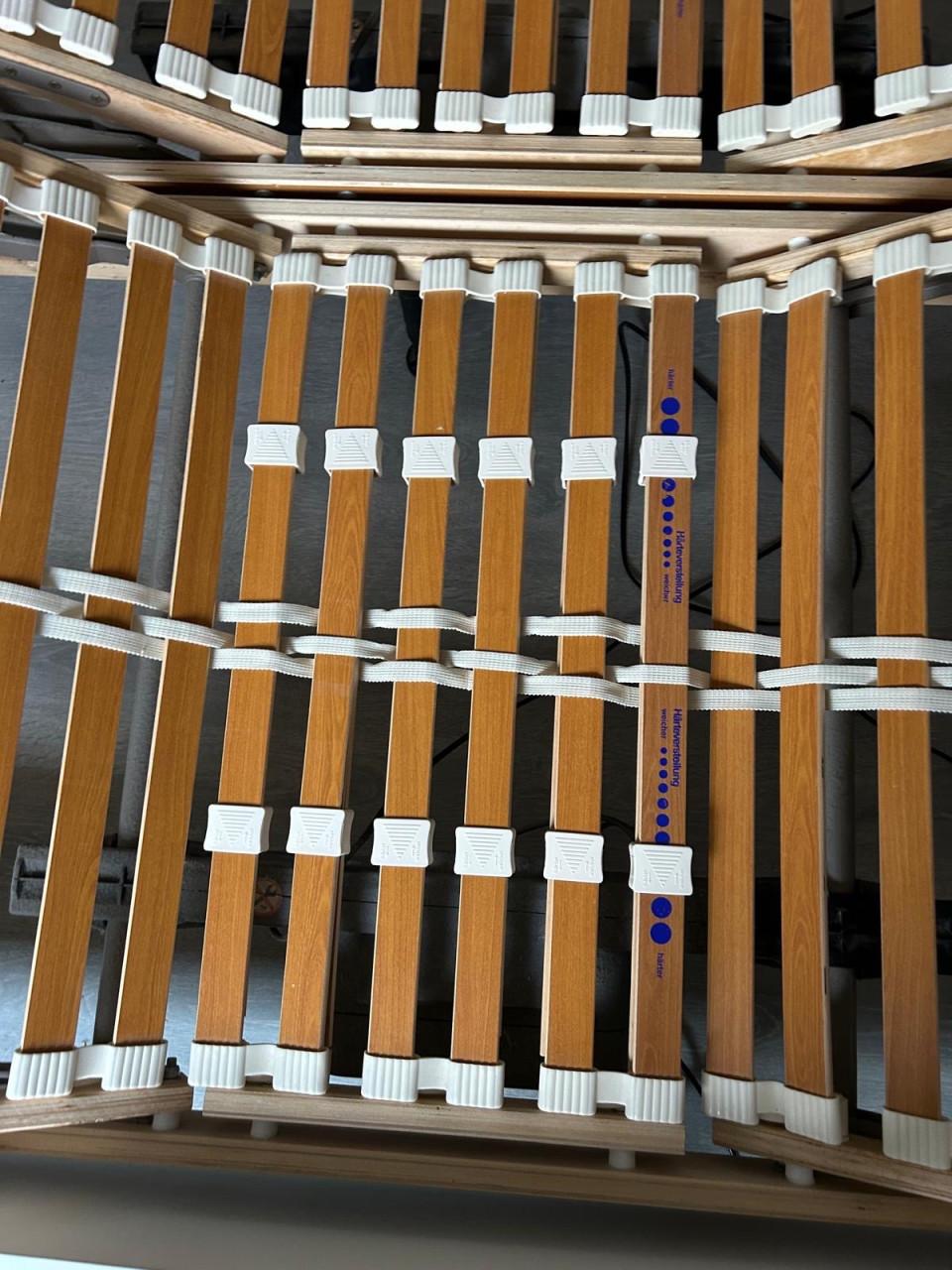 Tweepersoonsbed met elektrische lattenbodem, direct op te halen