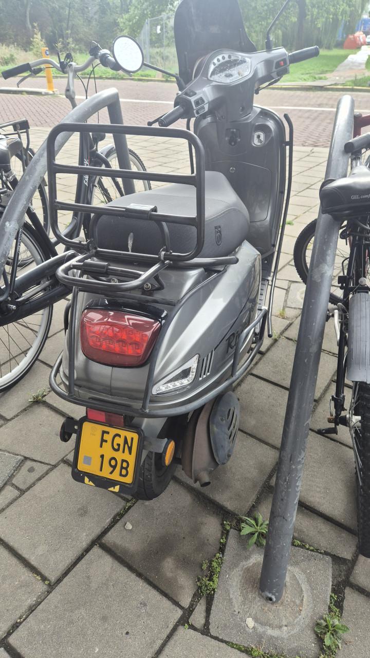 GERESERVEERD Scooter btc riva