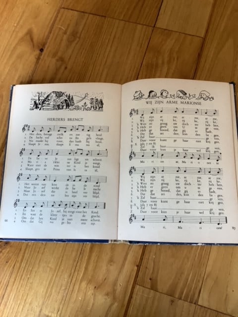 Te koop 2 boeken verzen en gezangen