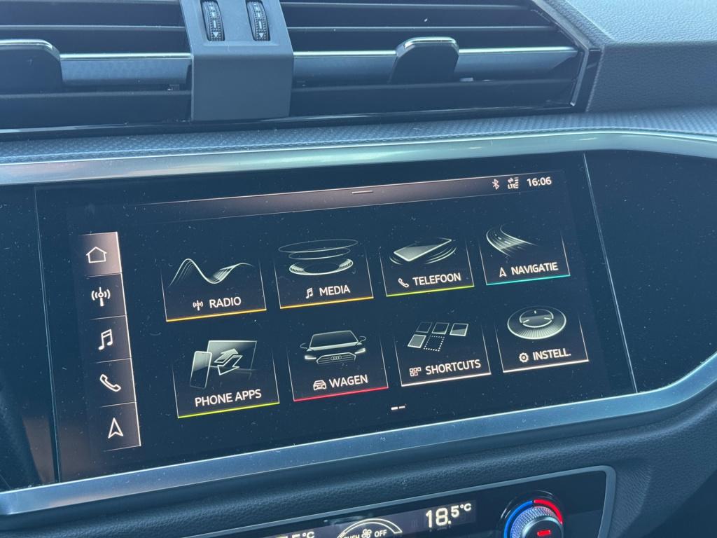 Audi Q3 35 tfsi 3x s-line* keyless * matrix led * camera * carplay