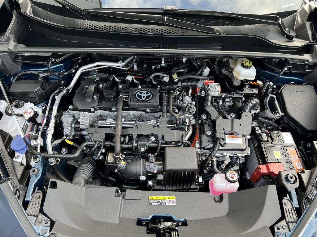 Toyota C-hr 1.8 hybr 140 first