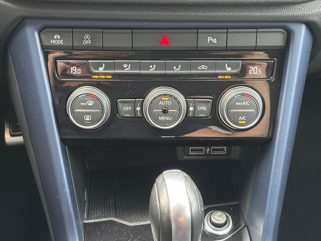 Volkswagen T-roc 1.5 tsi 150pk 7-dsg t-roc sport|trekhaak|carplay|navi|rijk