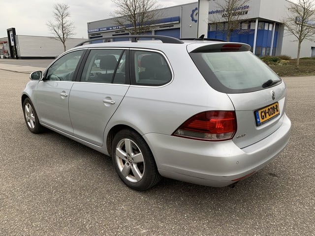 Volkswagen Golf 1.2 tsi - v e r k o c h t