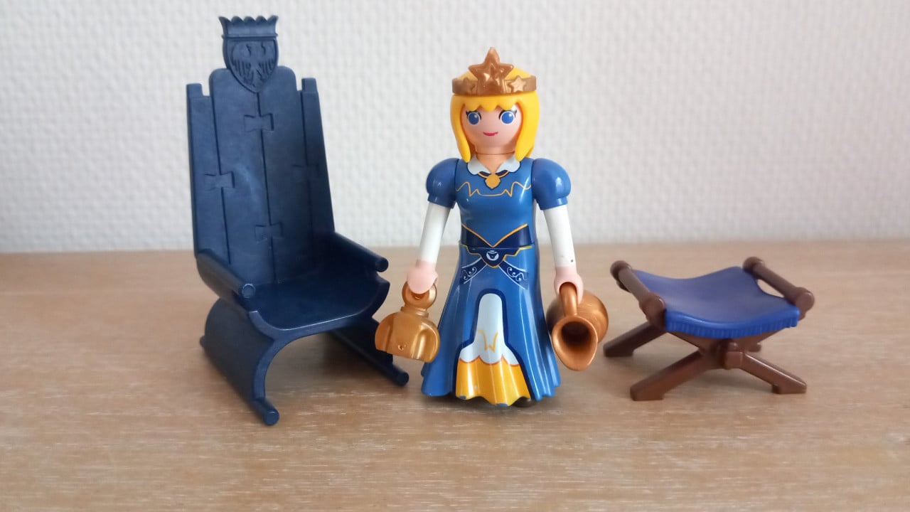 Playmobil koningin, troon en gouden spullen