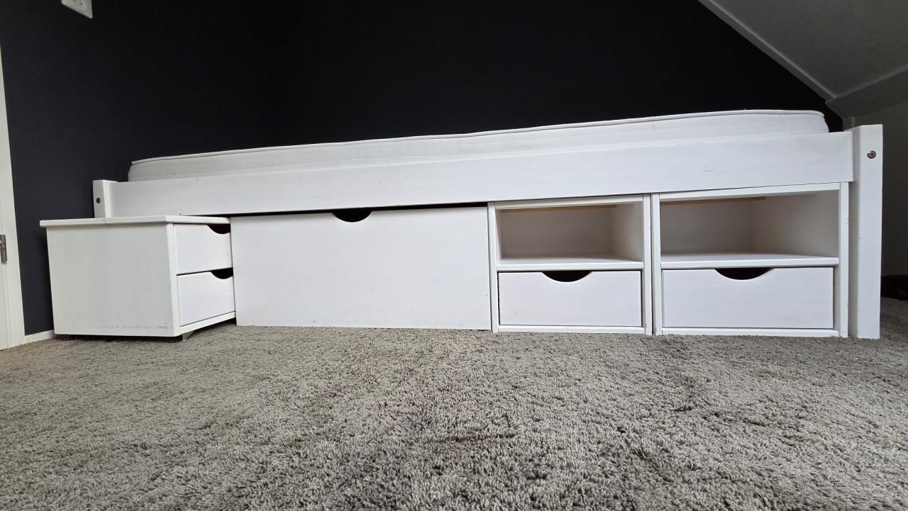 Bed met veel opbergruimte