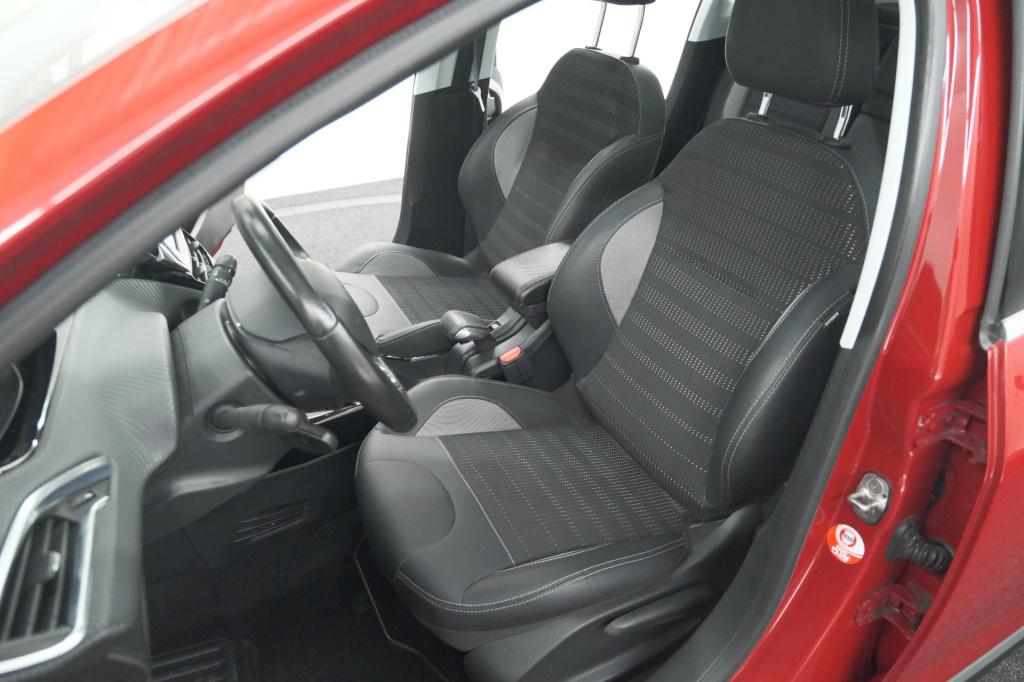 Peugeot 2008 1.2 puretech blue lease executive | all season banden | panora