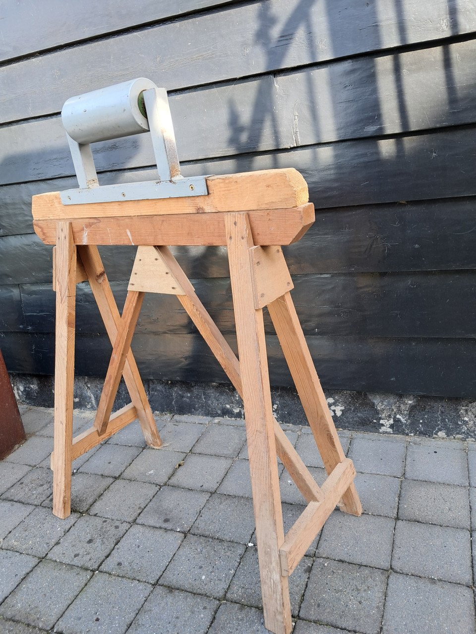 Schraag met rol.