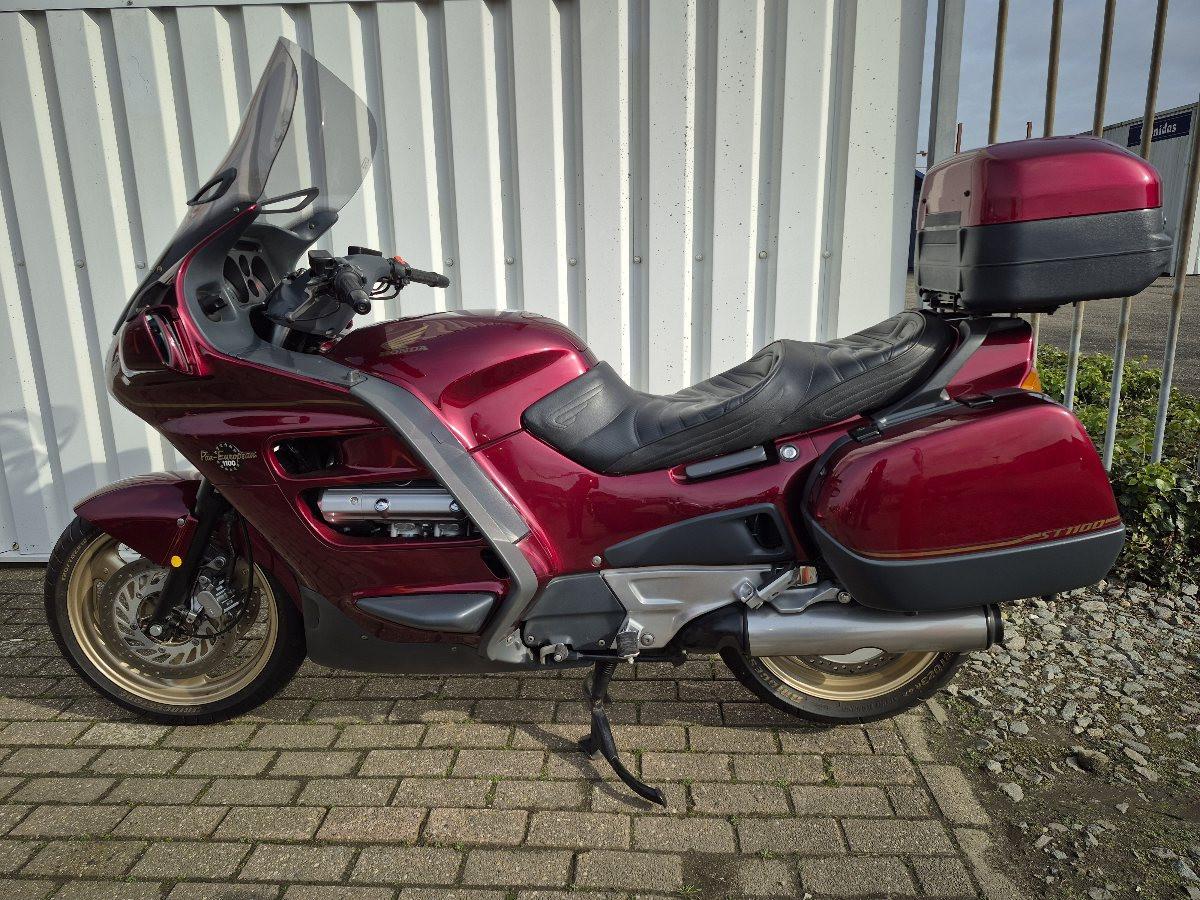 Bijna nieuwe Honda Pan European ST1100 uit 2001