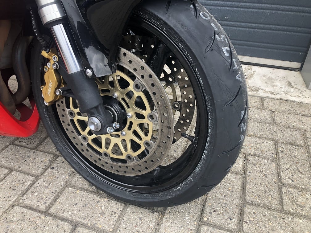 Honda CBR954RR Fireblade uit 2004 met 30km, diverse extra's, rijklaar €4000