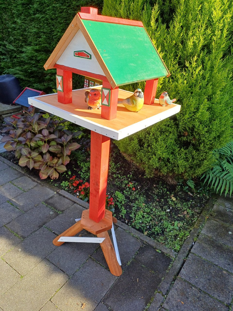 De Leukste Vogelhuisjes , Nestkastjes en voederplateaux zie foto's