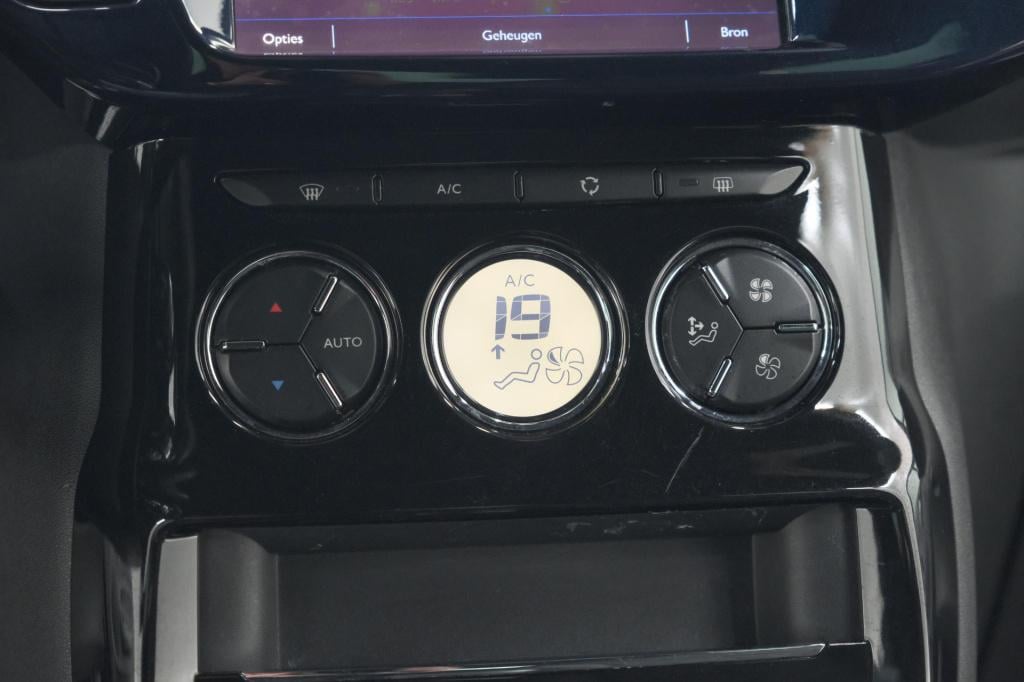 Ds Ds 3 puretech 110 so chic | camera | navigatie | parkeersensoren | clima