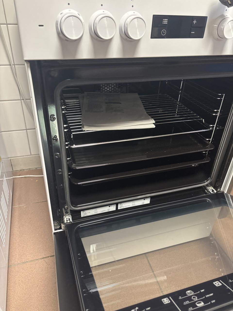 Beko gasfornuis en oven, nooit gebruikt.