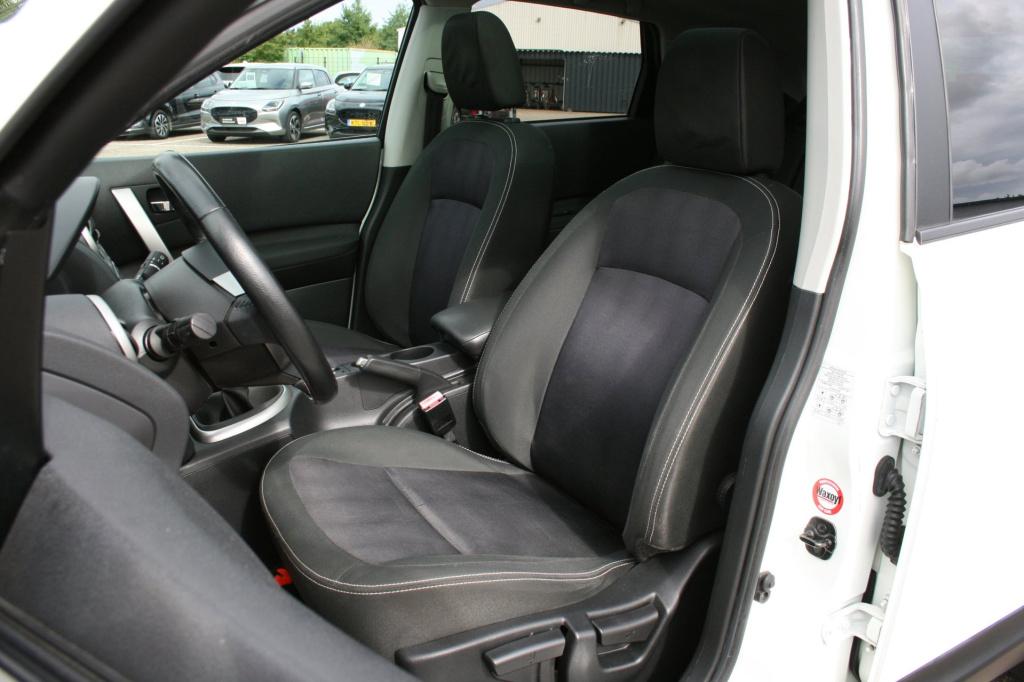 Nissan Qashqai 1.6 connect edition / pano / afn. trekhaak / camera