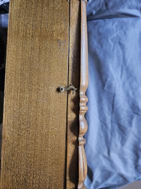 Antieke regulateur, wandklok met Slinger en sleutel