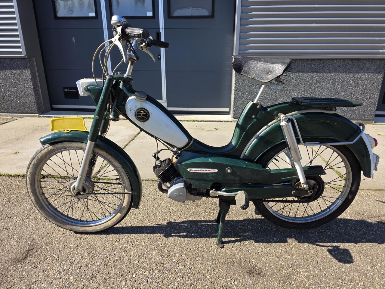 Mooie oldtimer Sparta-matic uit 1969. Met een goed lopende 48cc JLO motor.