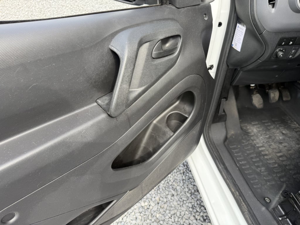 Peugeot Partner 120 1.6 bluehdi 75 l1 premium pack 3-zitter