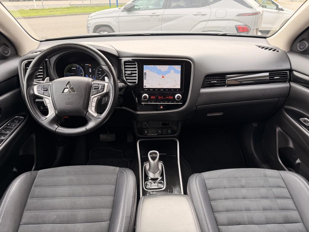 Mitsubishi Outlander 2.4 phev intense+ | navigatie | cruise control (adapti