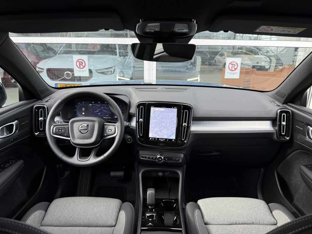 Volvo XC40 b4 197pk plus dark |adap.cruise| trekhaak | camera| elektrische