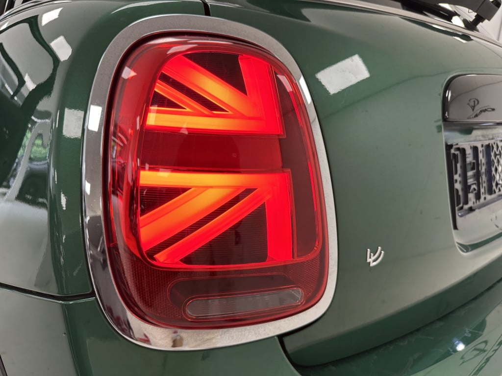 Mini Cooper mini 2.0 yours | british racing green | cognac int. | panora