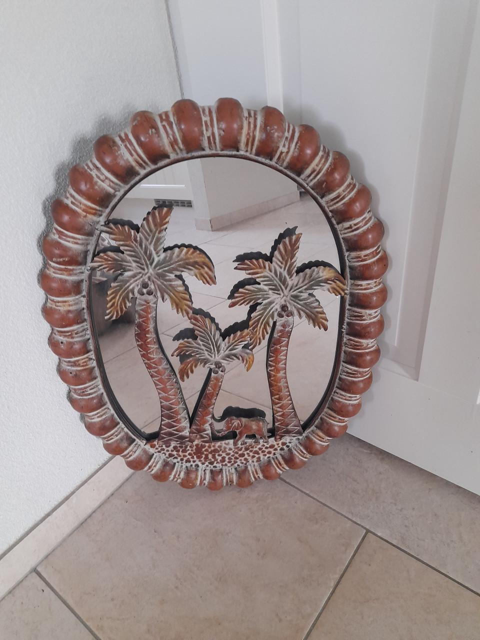 Prachtige  spiegel  59 x 45 (in goede nette staat )