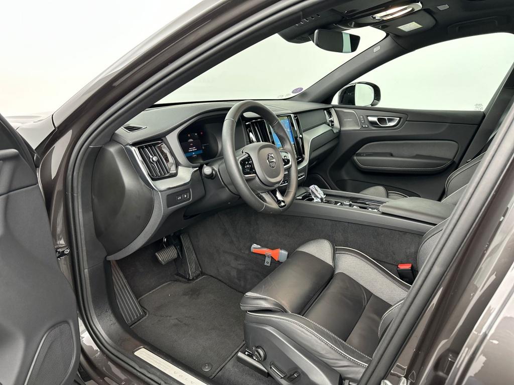 Volvo XC60 t6 398pk recharge ultra dark| pano| luchtvering| hud| 360camera