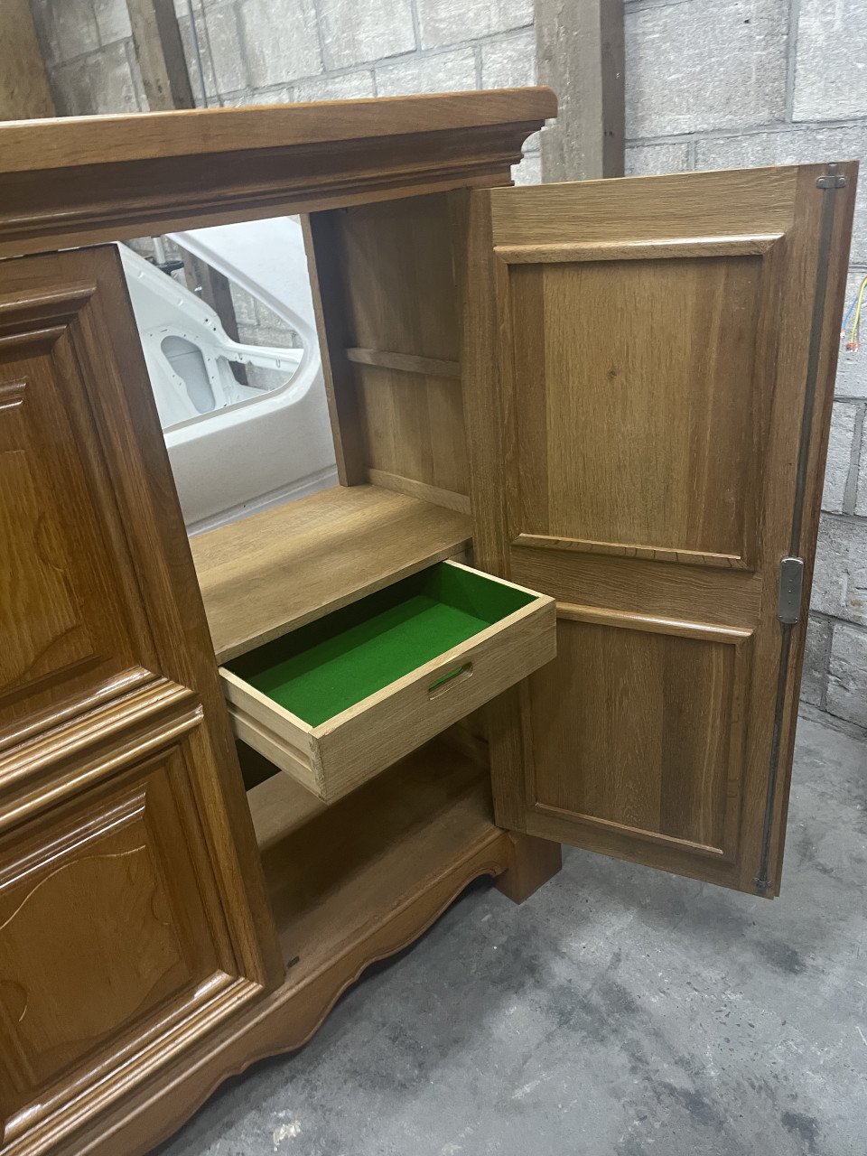Mooie lange eikenhouten buffet kast