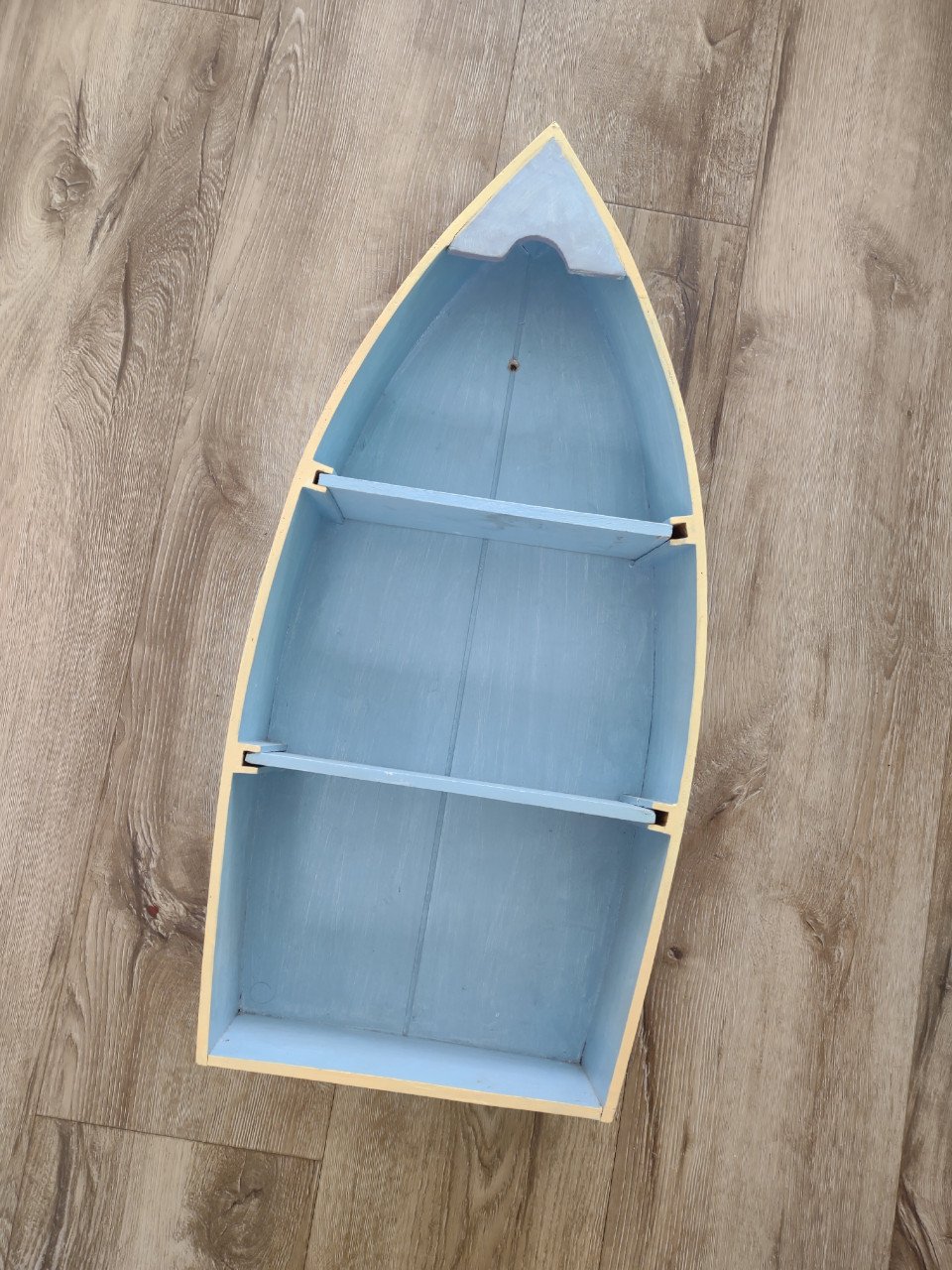 Prachtige blauwe bootkast, kast in vorm van boot. Wandkast.