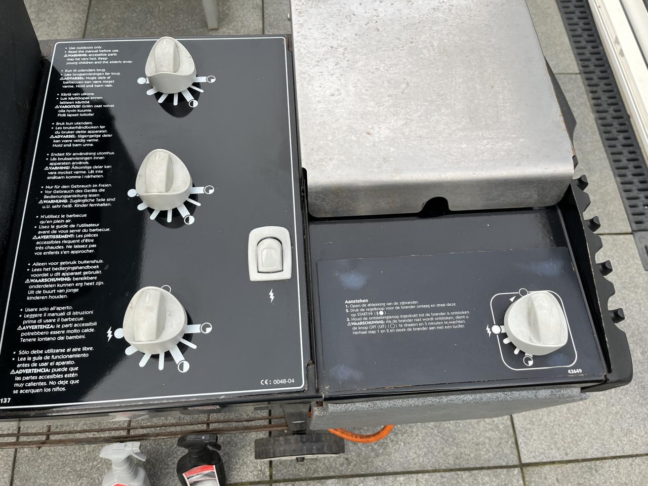 Barbecue WEBER Genesis Gold