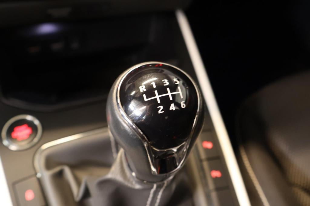 Seat Arona 1.0 tsi xcellence launch edition nl auto, acc, trekhaak, stoelve